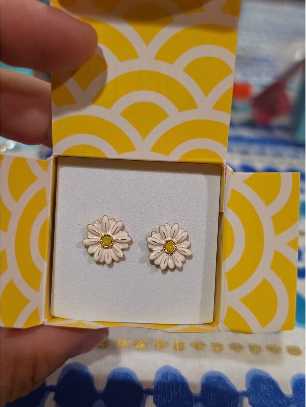 Authentic Origami Owl Daisy Stud Earrings w/Swarovski Crystals "NIB"+